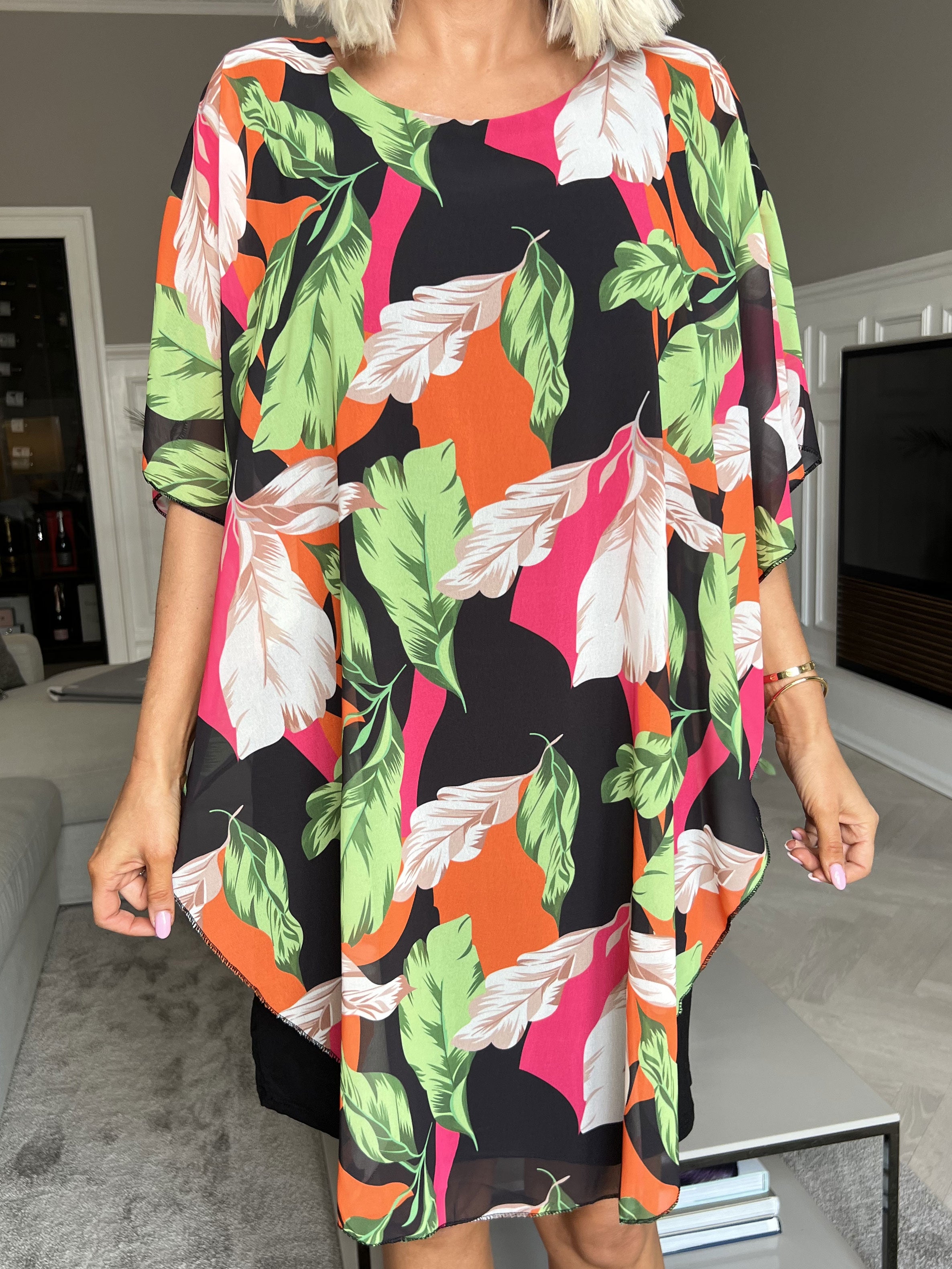 Kenya Feather - Tunikaklänning med mönstrat chiffonglager